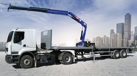 Camion plateau équipé de gru